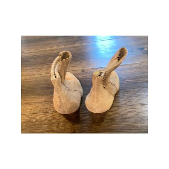 EUC Jessica Simpson Ciandra Wedge Ankle Booties Size 8 Taupe Suede Leather - Picture 10 of 13